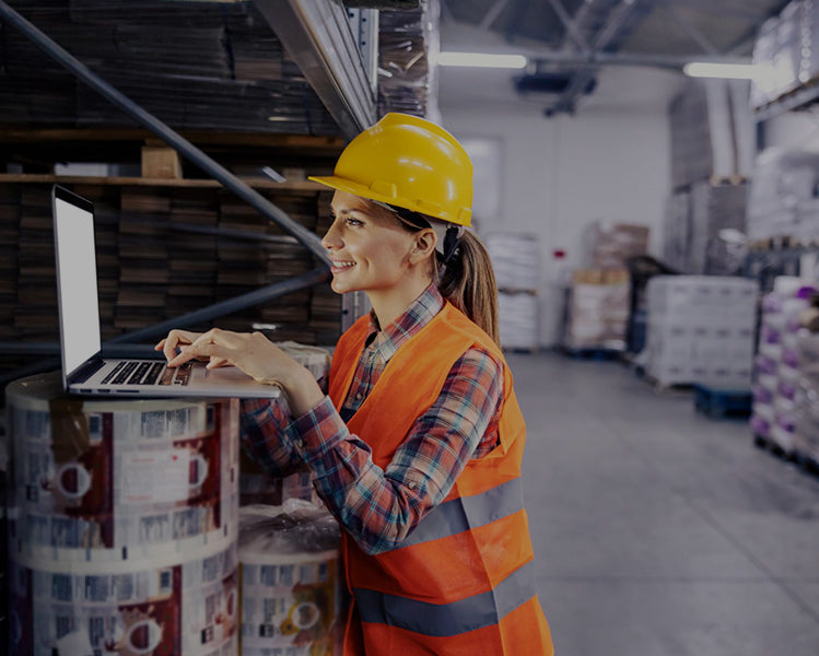 Fast & easy warehouse management with laptop